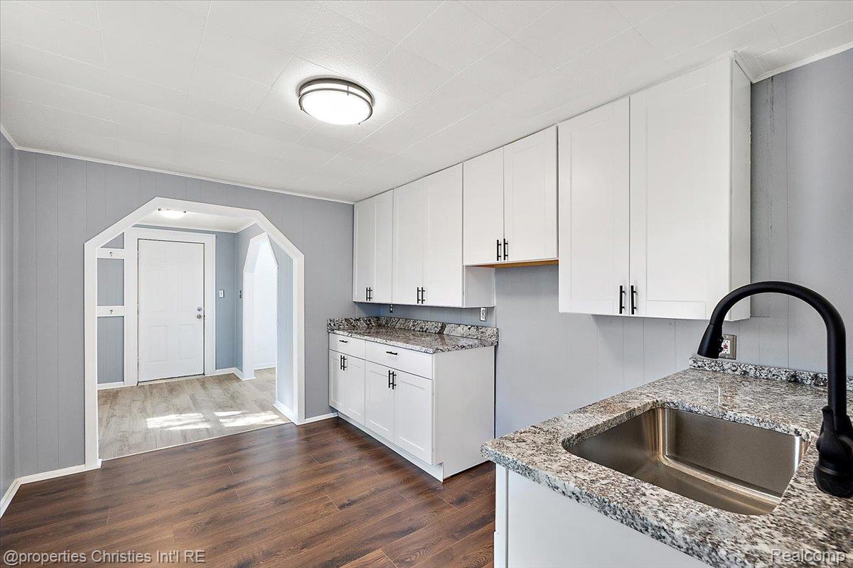 228 W Columbia Avenue