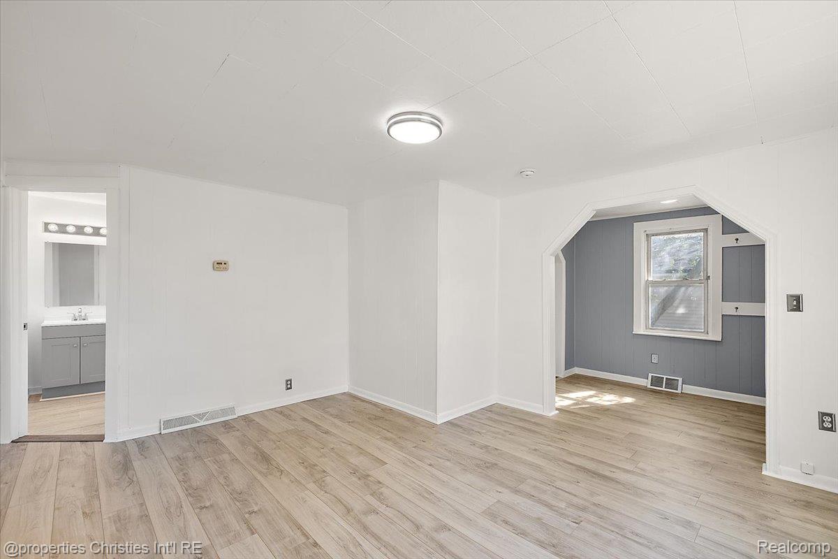 228 W Columbia Avenue