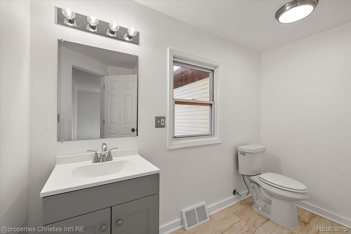 228 W Columbia Avenue