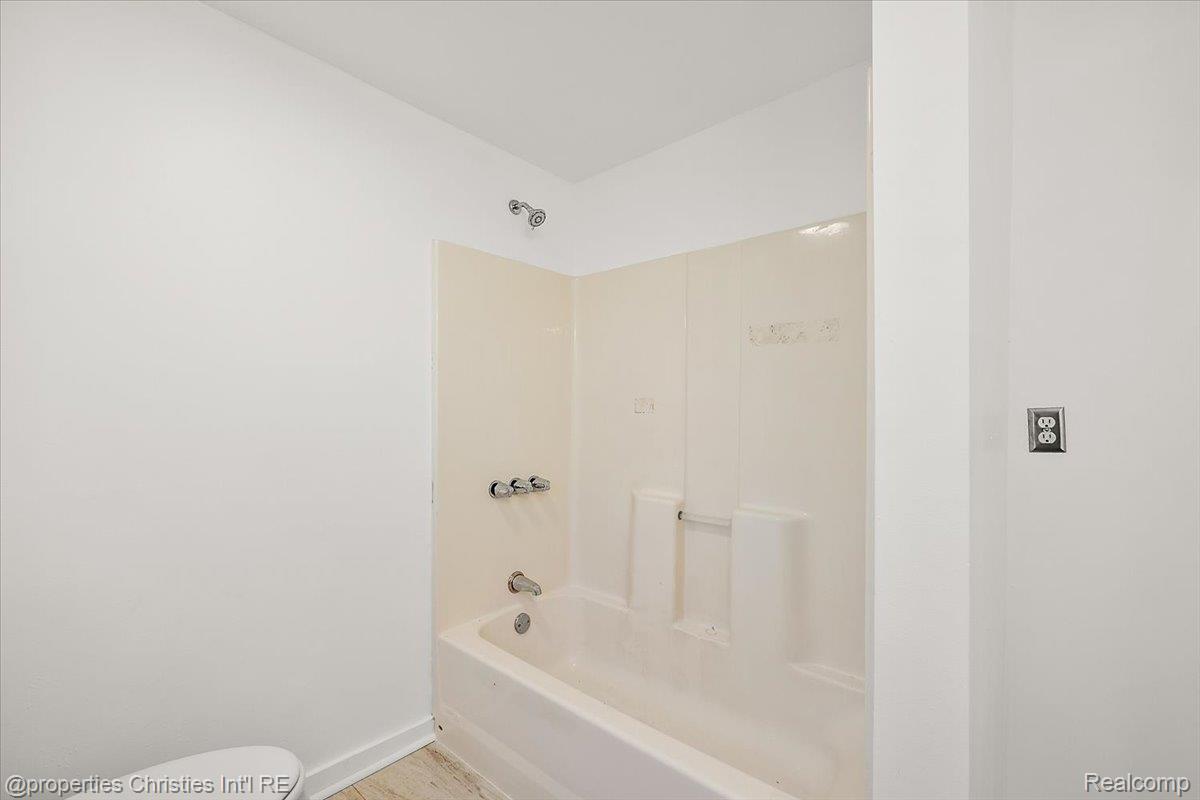 228 W Columbia Avenue