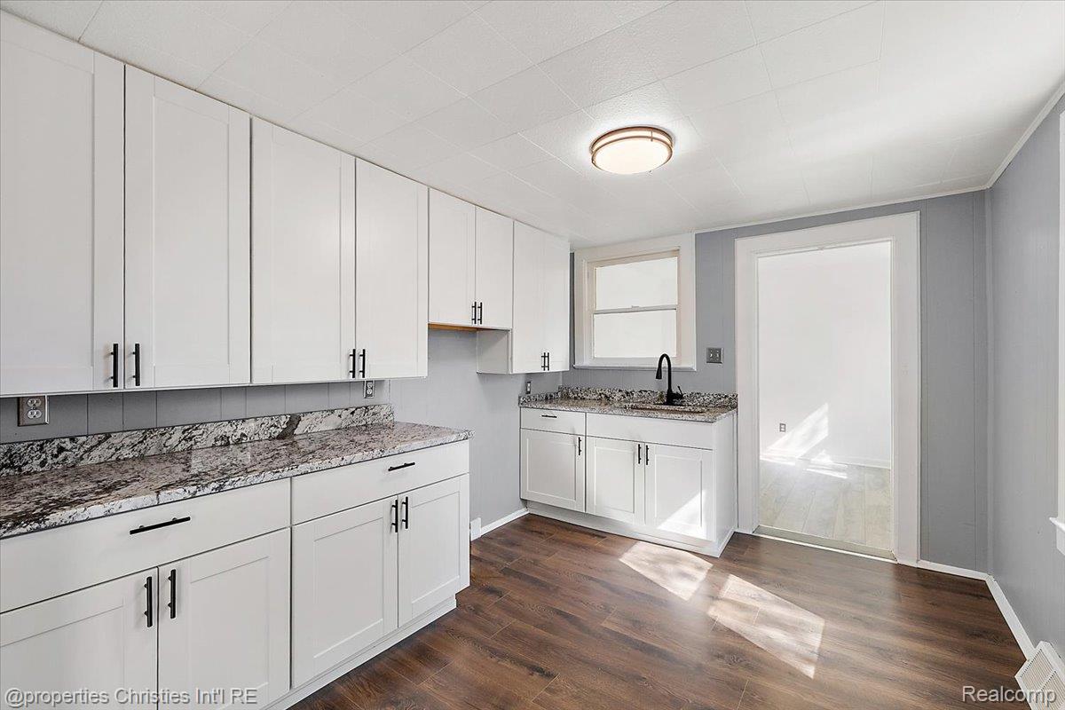 228 W Columbia Avenue