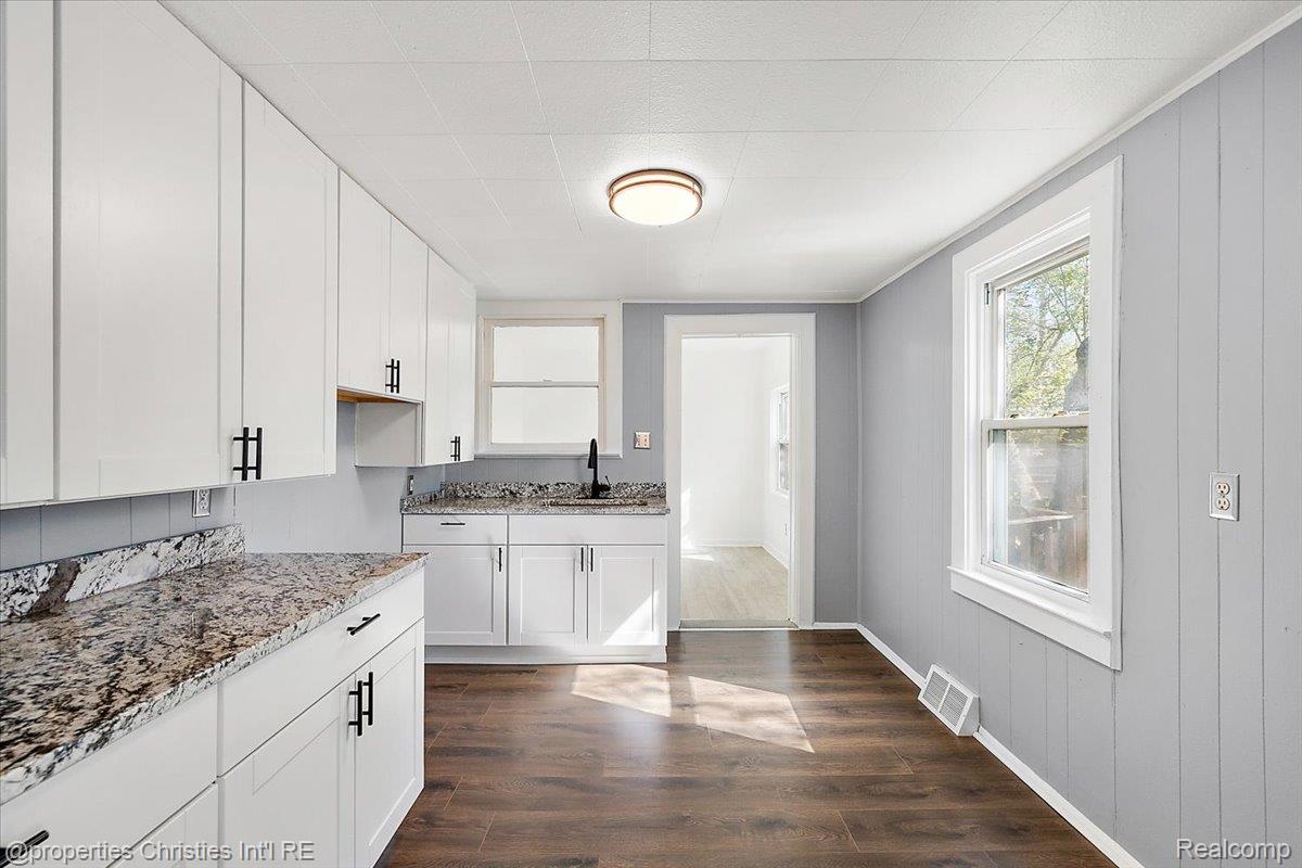 228 W Columbia Avenue