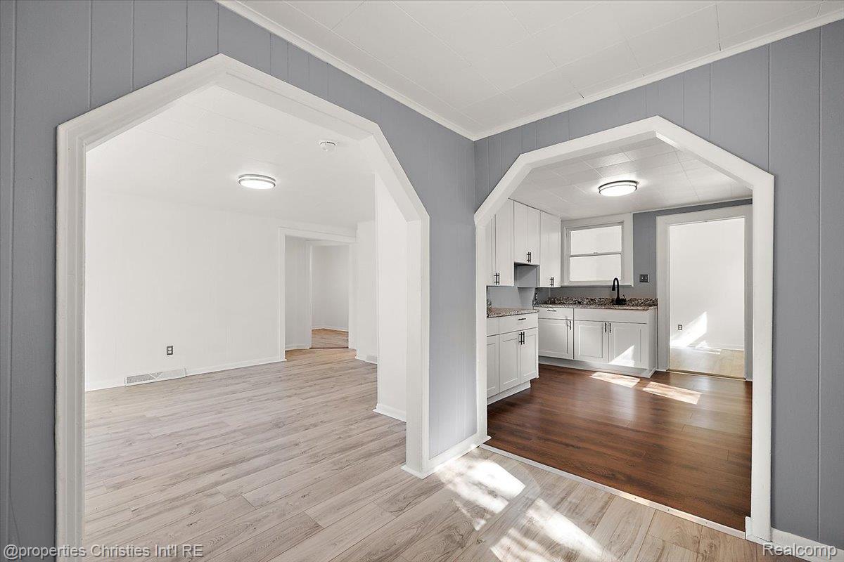 228 W Columbia Avenue