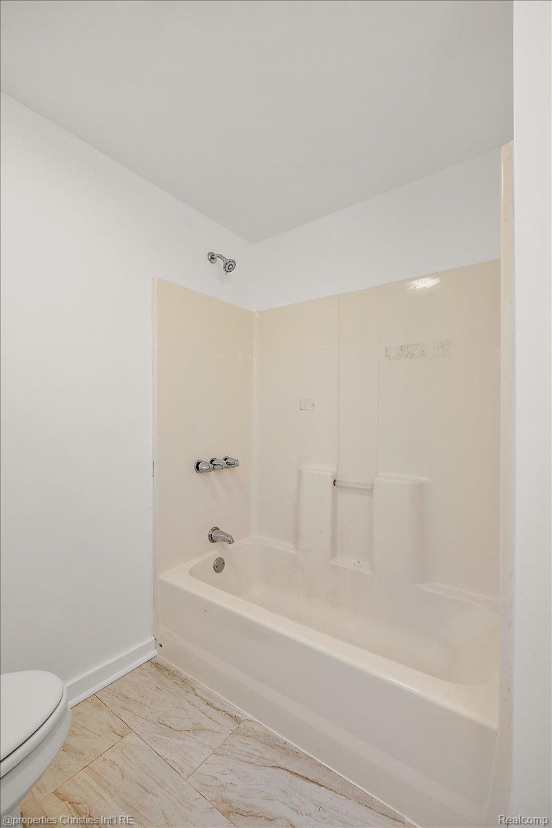 228 W Columbia Avenue