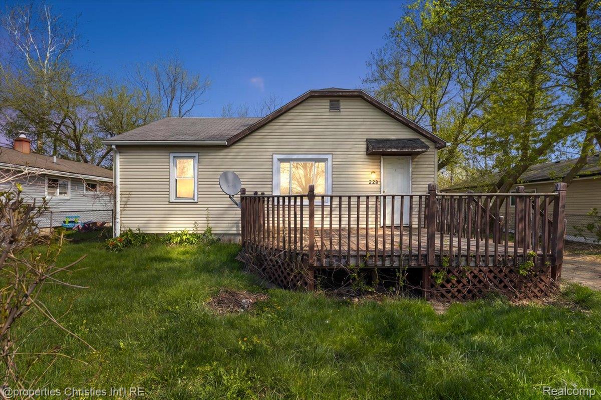 228 W Columbia Avenue