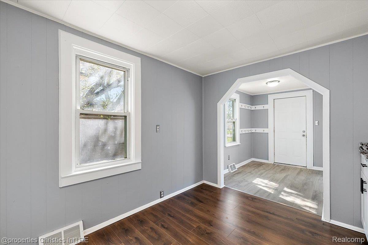 228 W Columbia Avenue