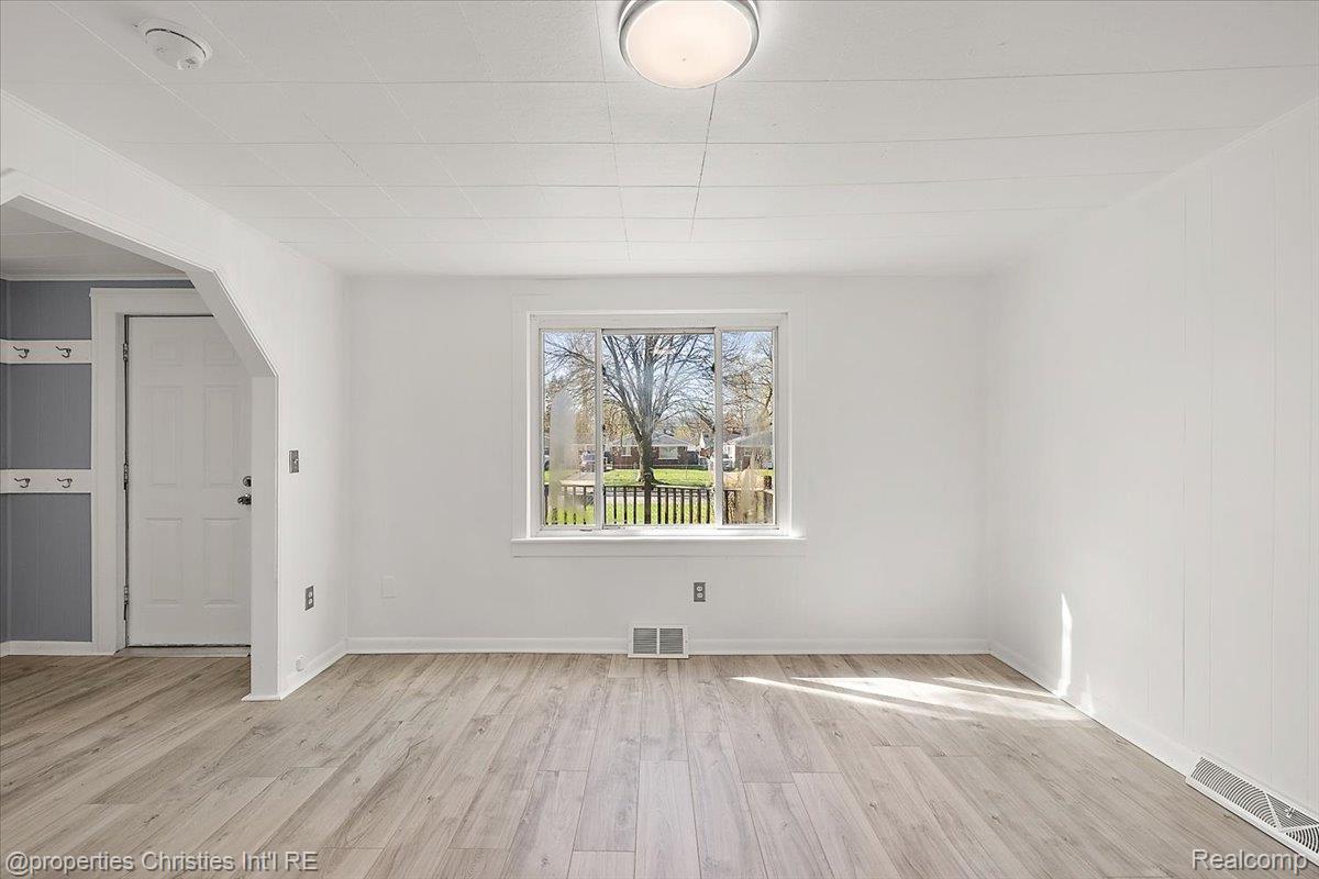 228 W Columbia Avenue