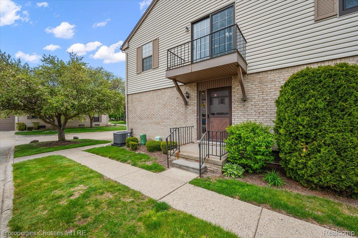 35164 N Bay Circle