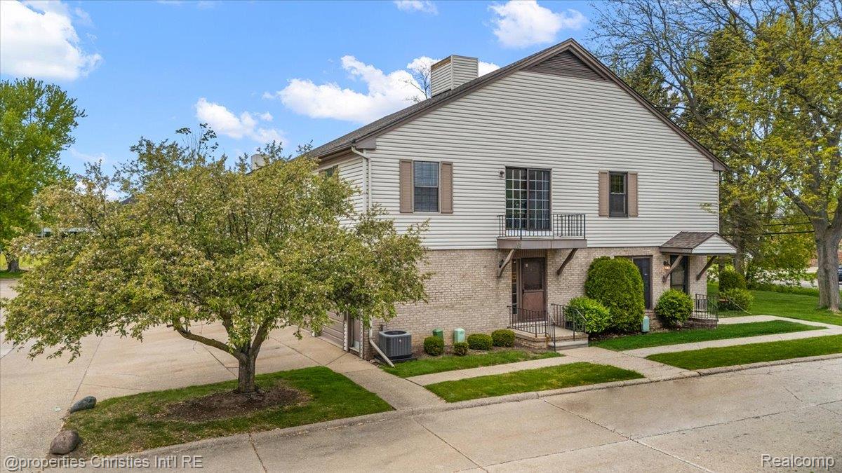 35164 N Bay Circle