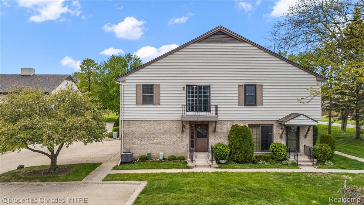 35164 N Bay Circle