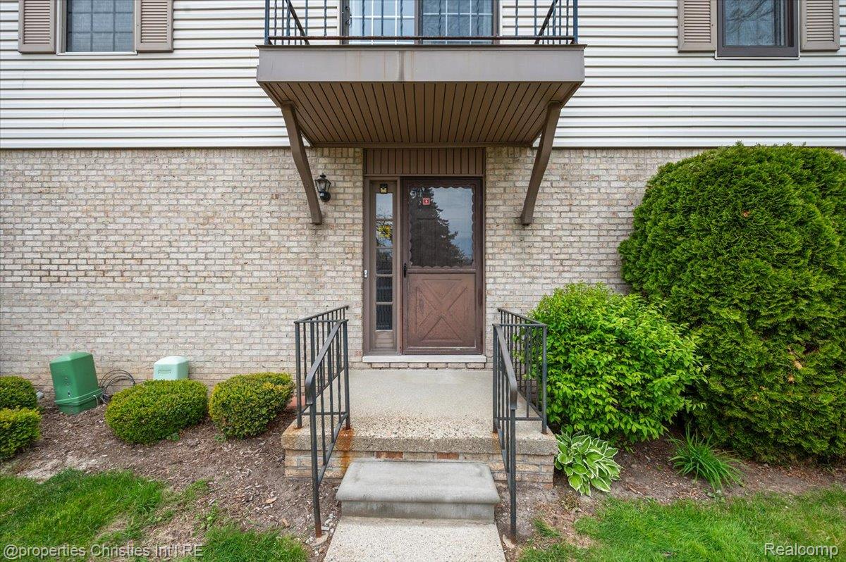 35164 N Bay Circle