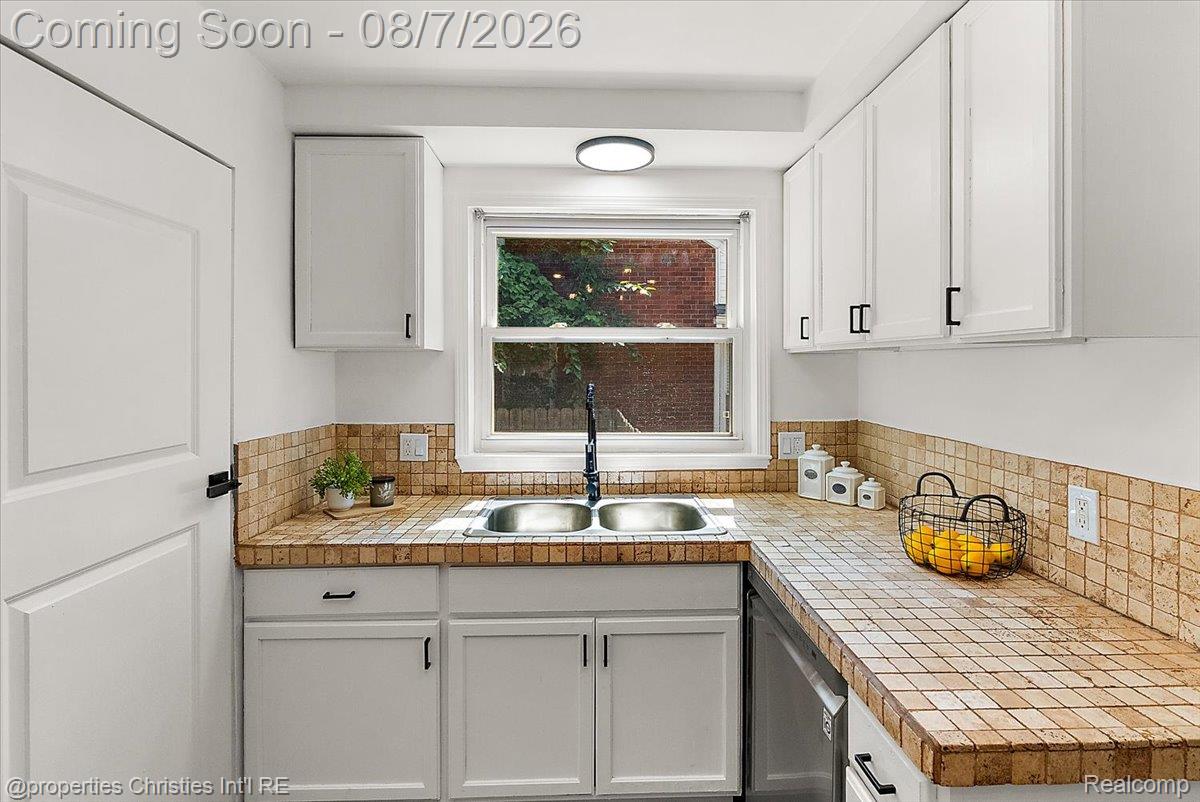 21711 Bournemouth Street
