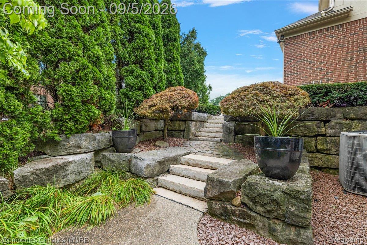 5173 Serena Dr
