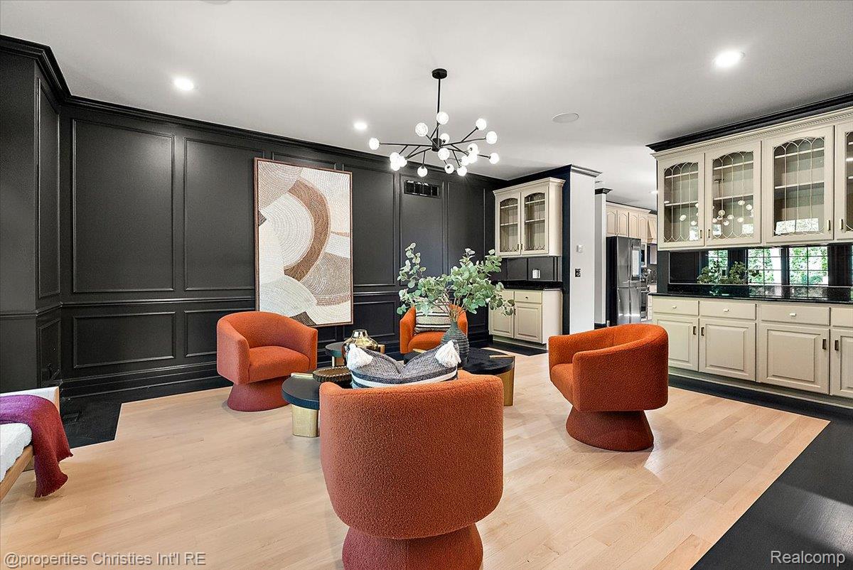 6986 Montgomery Drive