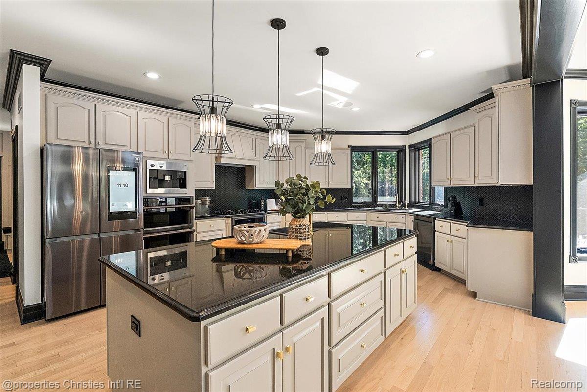 6986 Montgomery Drive