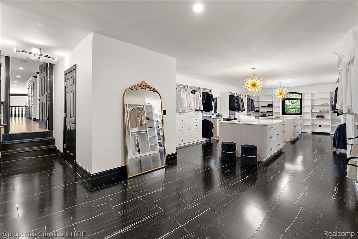 6986 Montgomery Drive