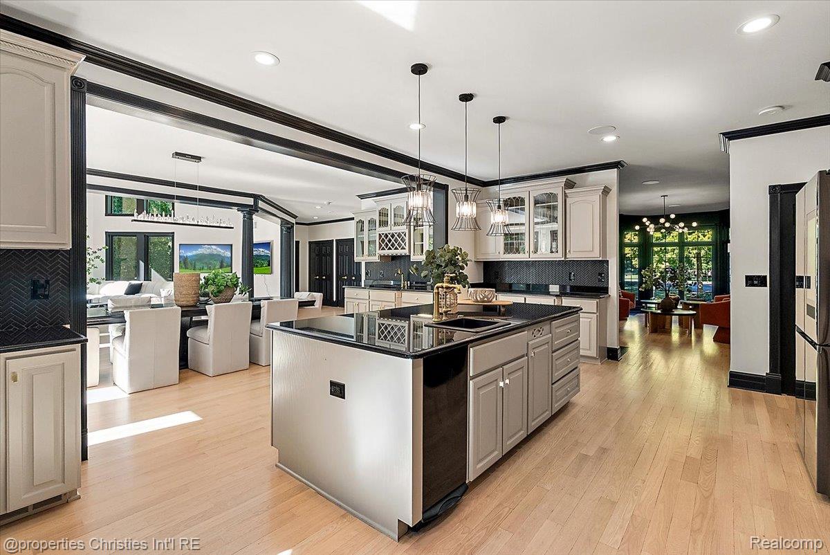 6986 Montgomery Drive
