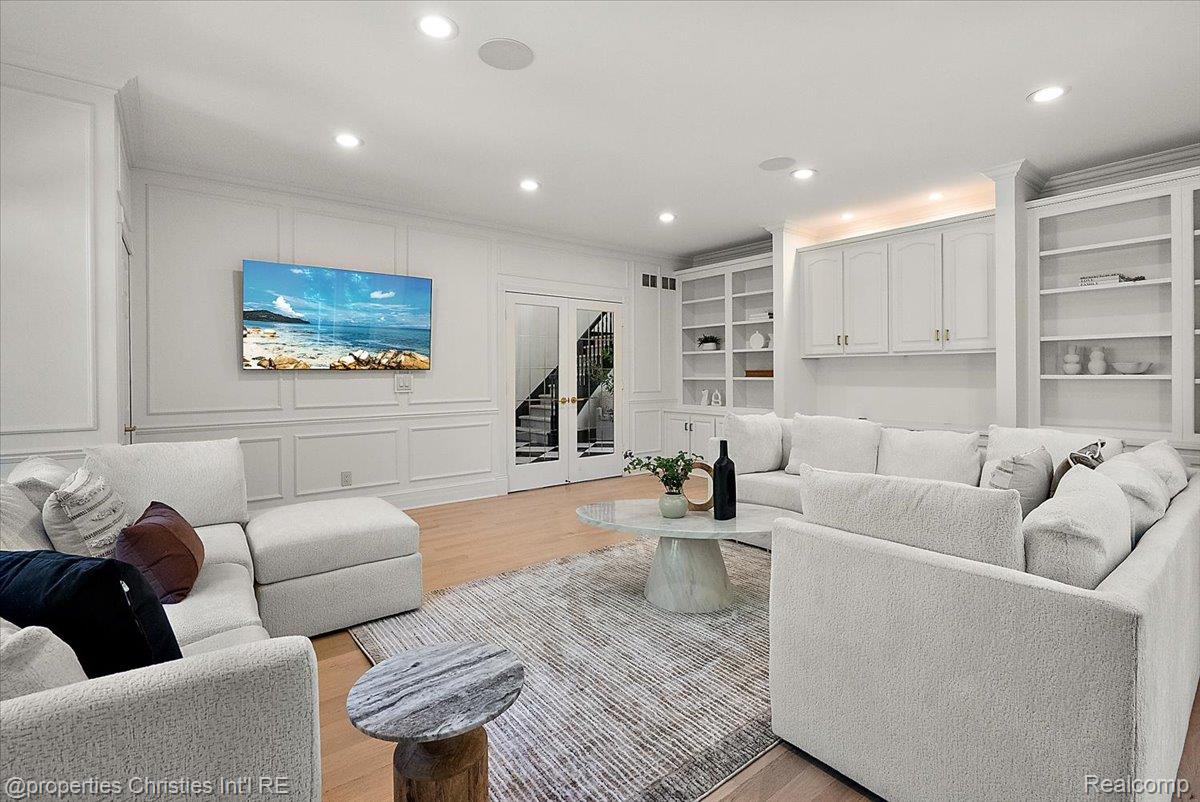 6986 Montgomery Drive