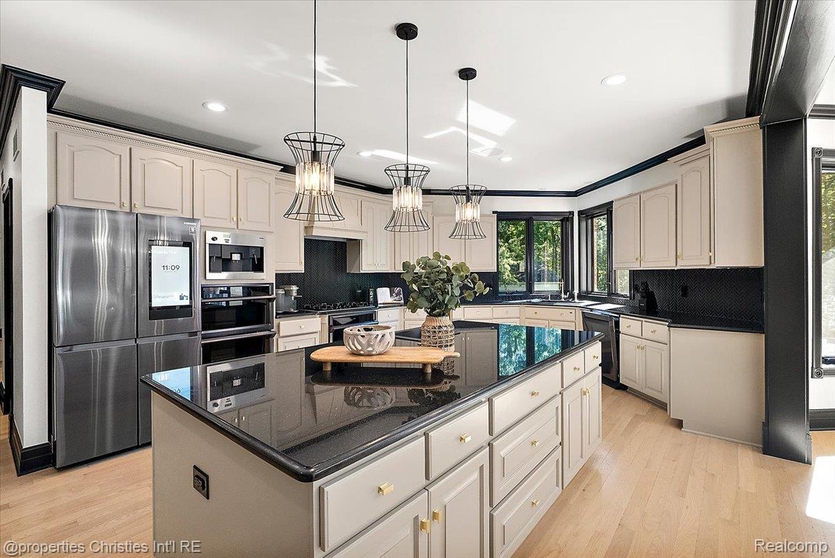 6986 Montgomery Drive