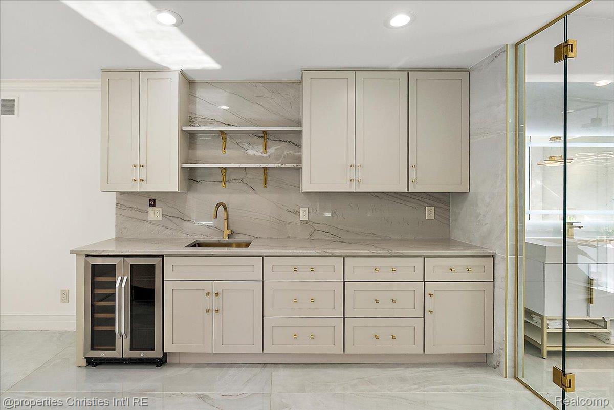 6986 Montgomery Drive