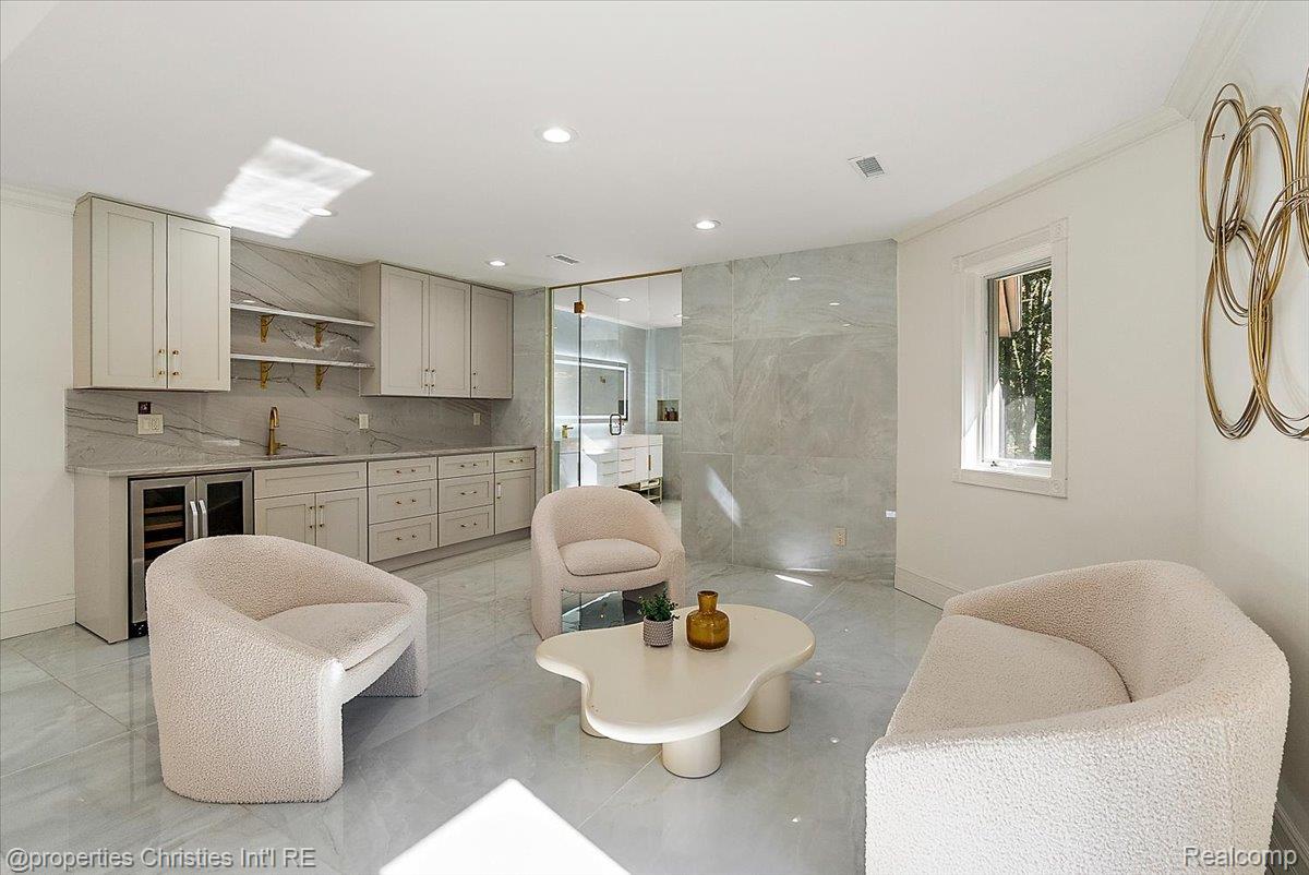 6986 Montgomery Drive