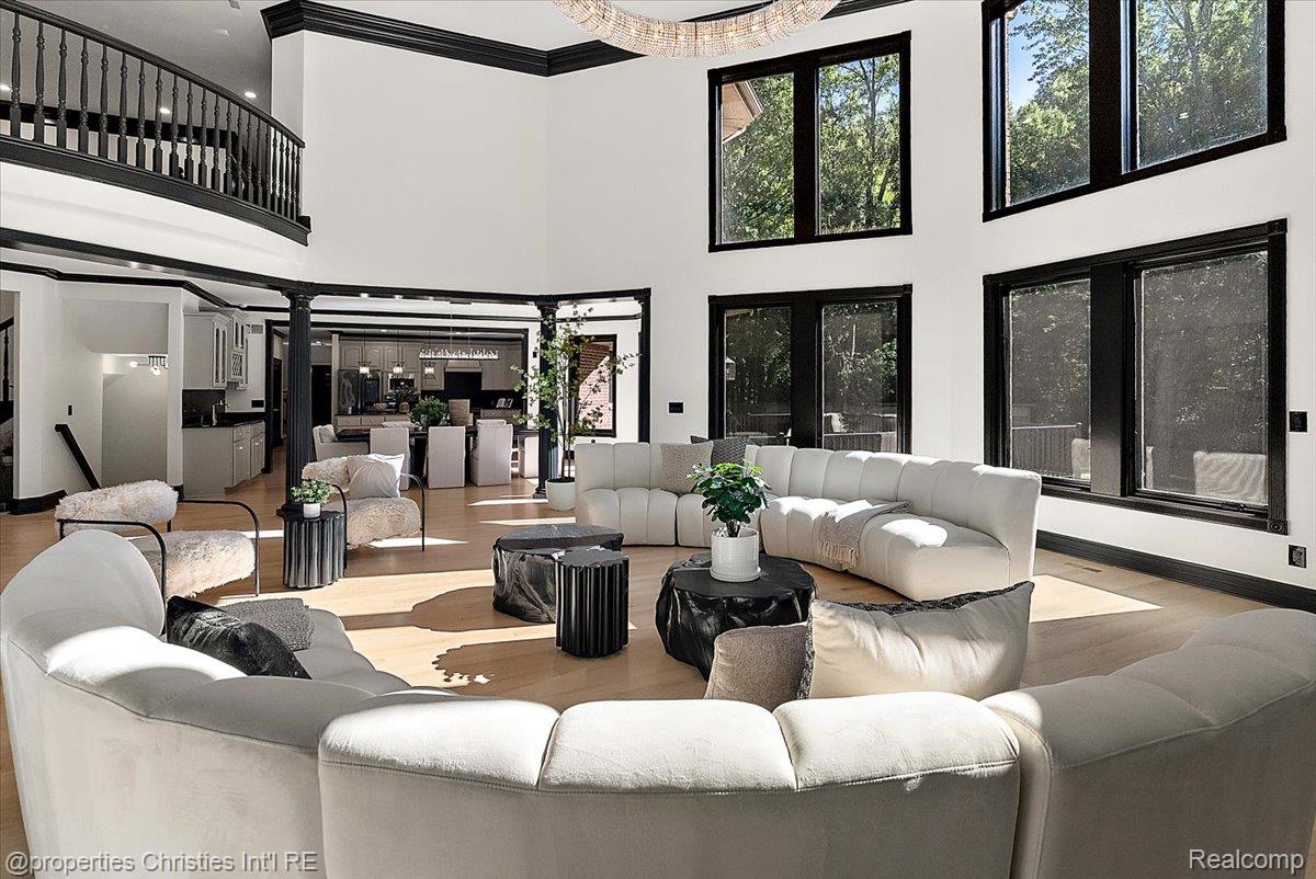 6986 Montgomery Drive