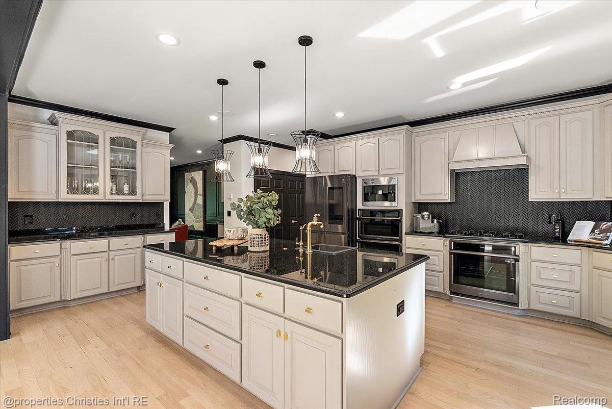 6986 Montgomery Drive