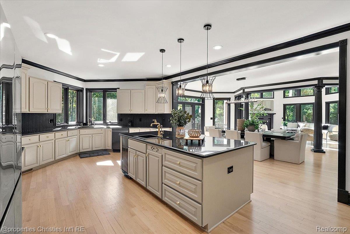 6986 Montgomery Drive