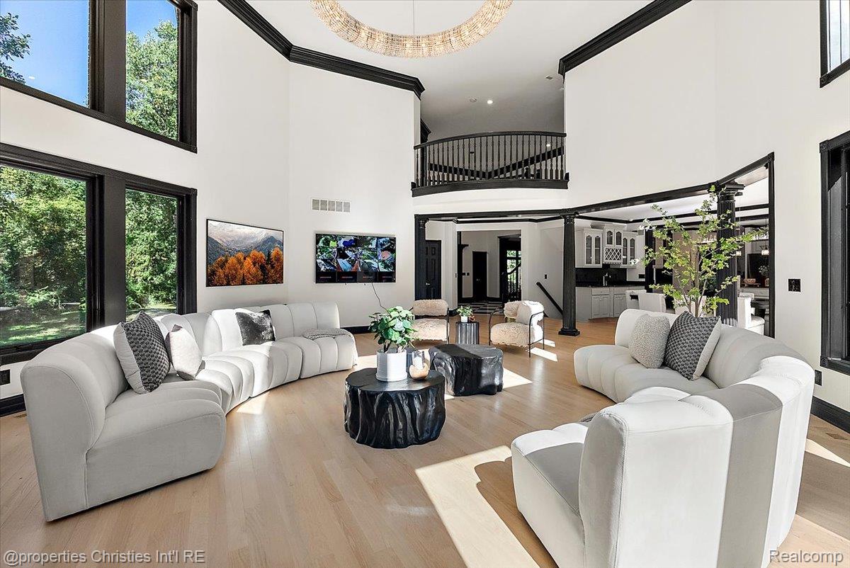 6986 Montgomery Drive
