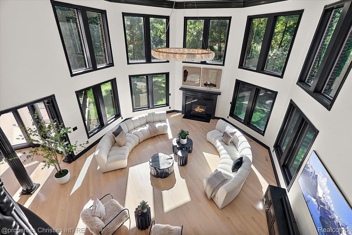 6986 Montgomery Drive