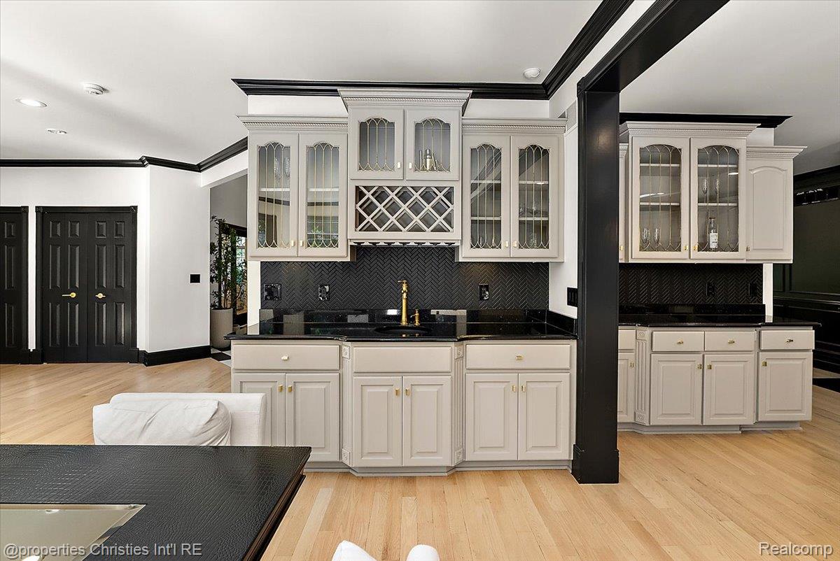 6986 Montgomery Drive
