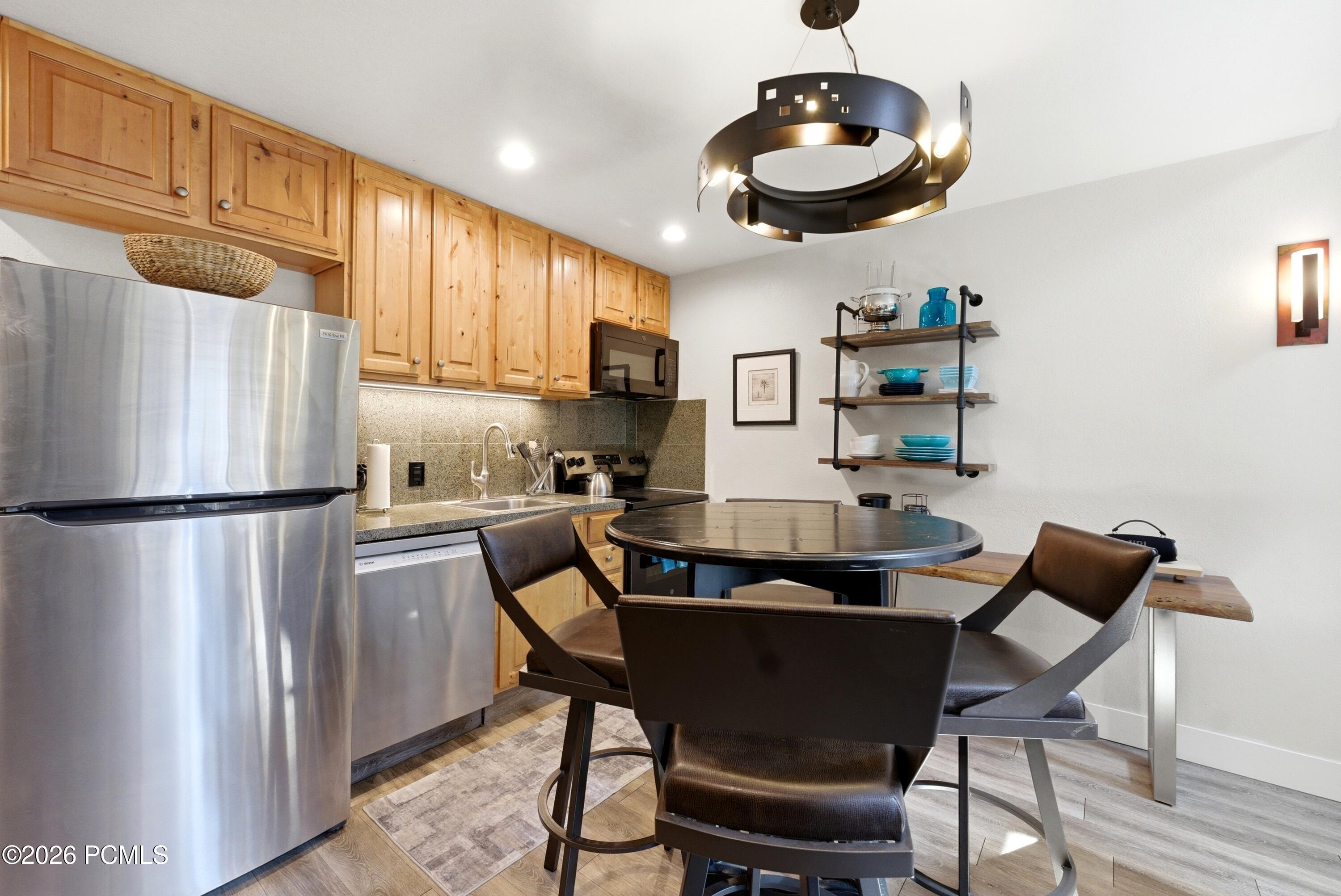 1530 Empire Avenue 302