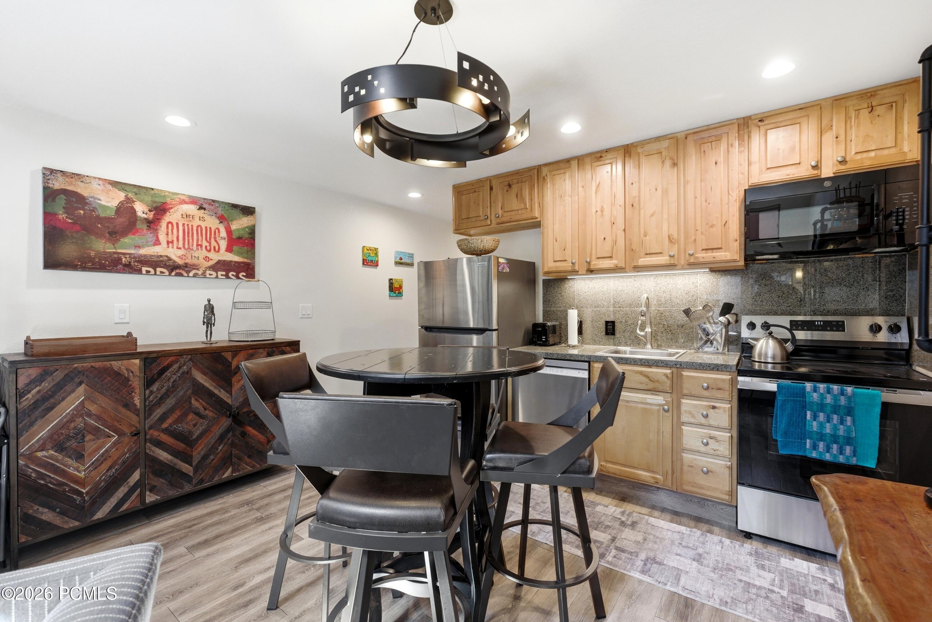 1530 Empire Avenue 302