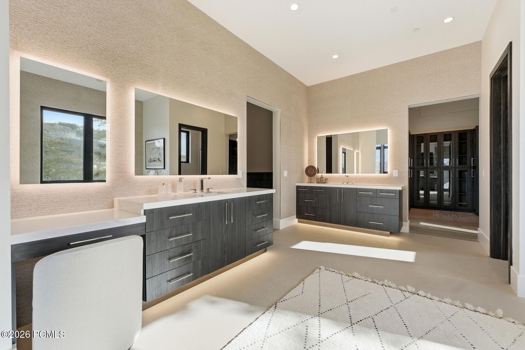 2113 E Reservior View Drive
