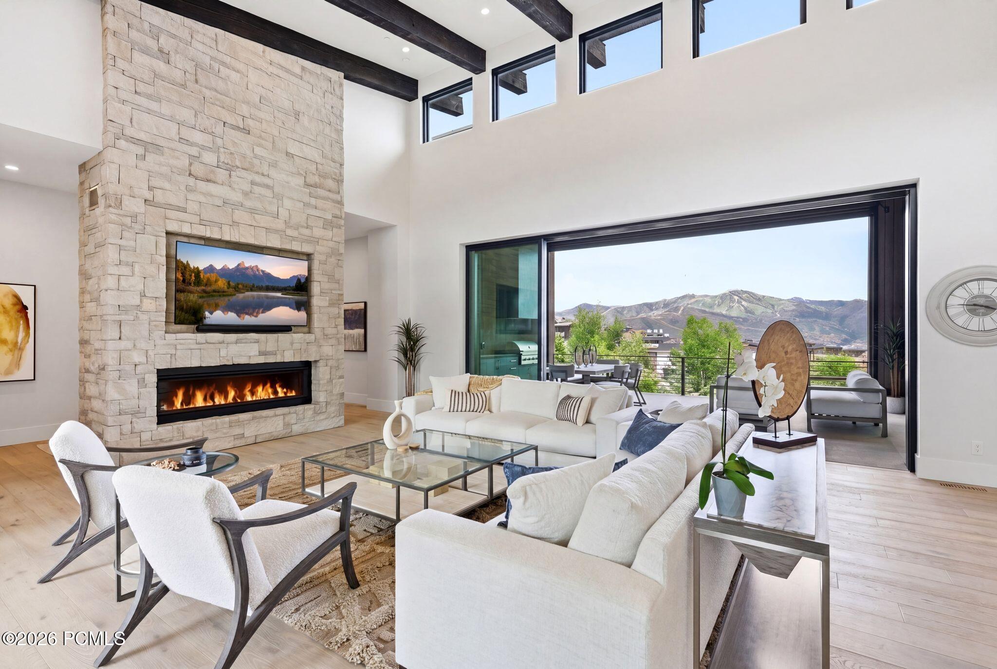 2113 E Reservior View Drive