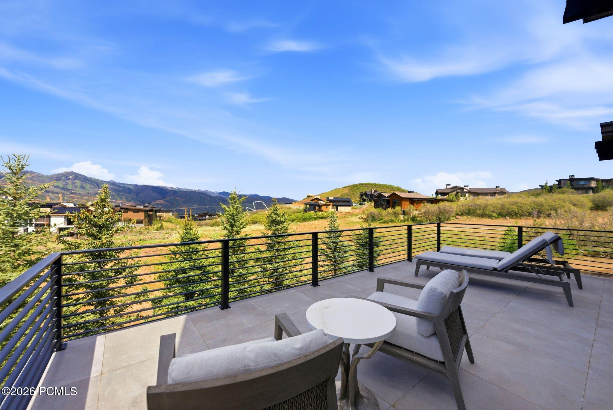 2113 E Reservior View Drive