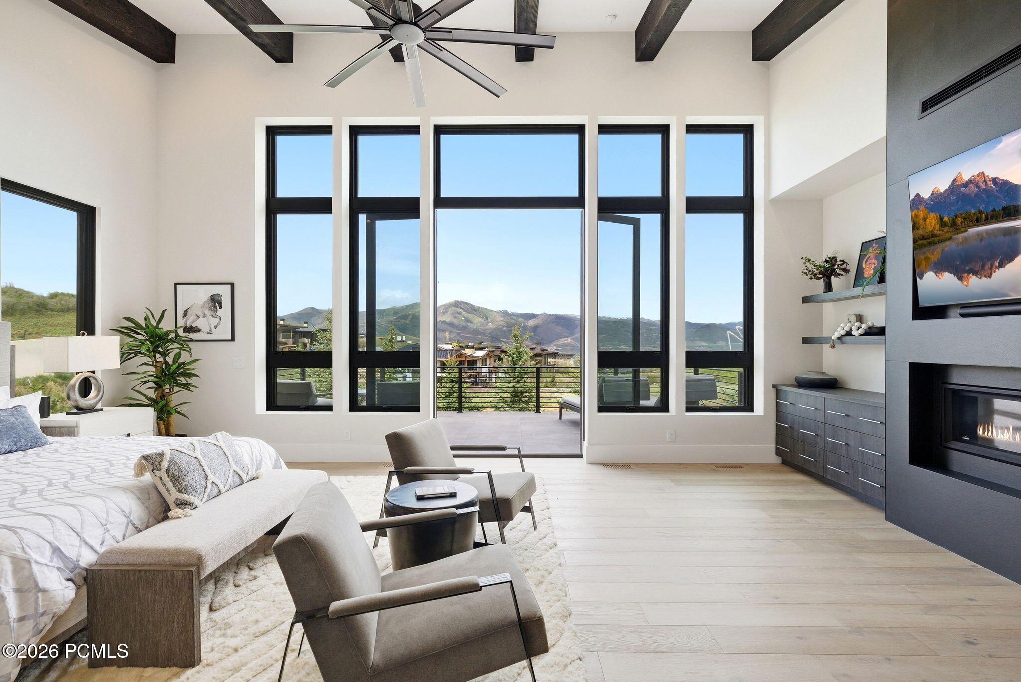 2113 E Reservior View Drive