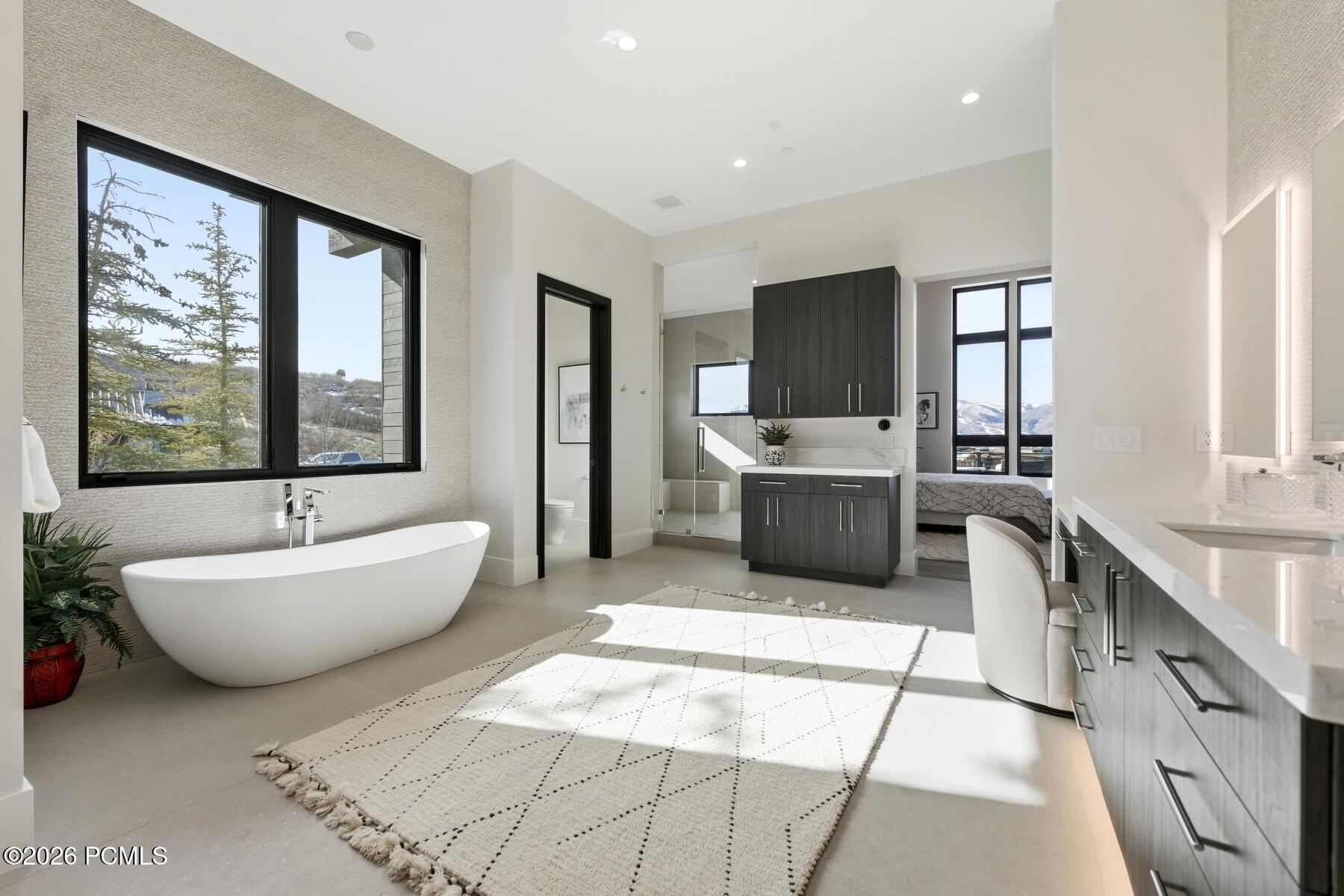 2113 E Reservior View Drive