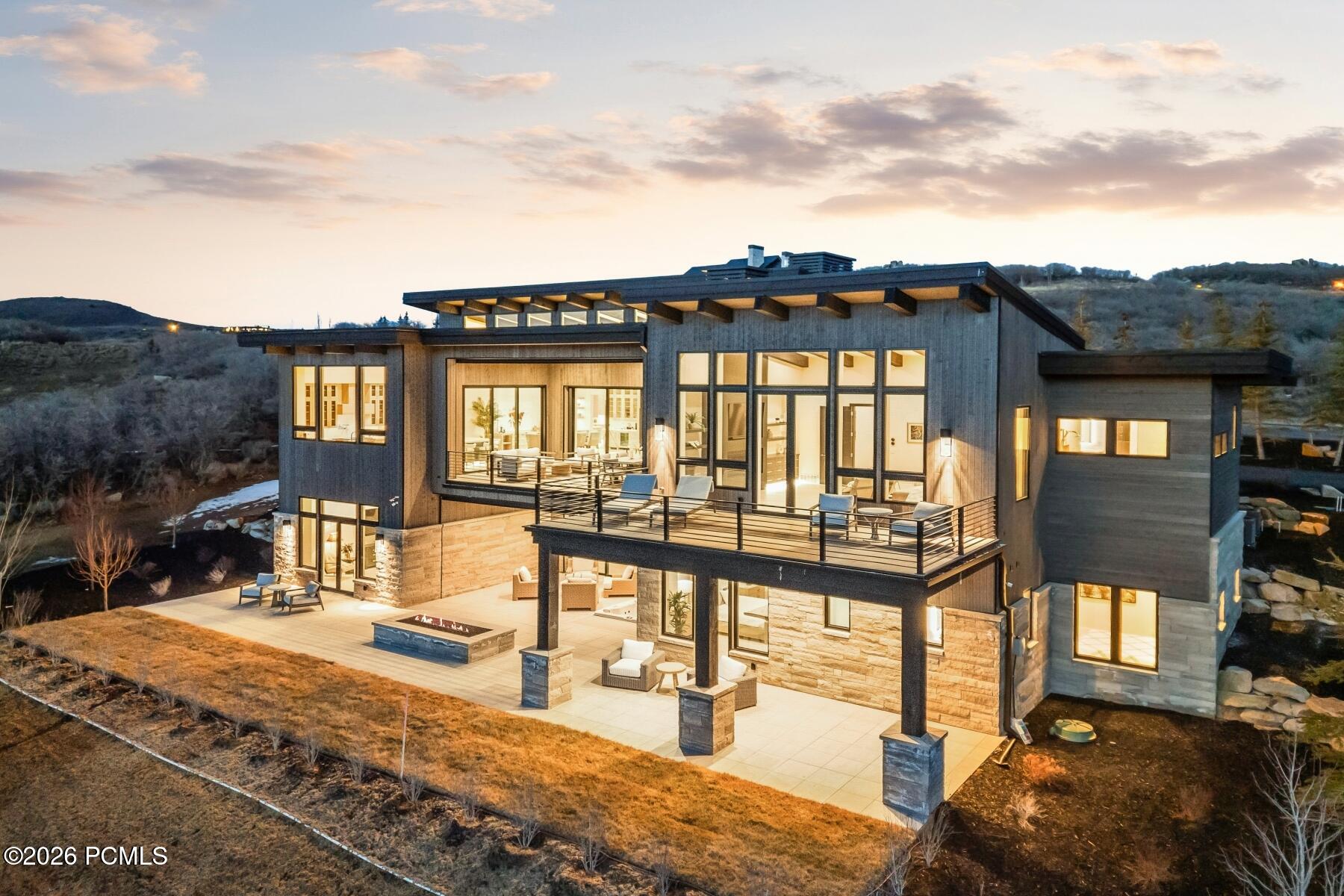 2113 E Reservior View Drive