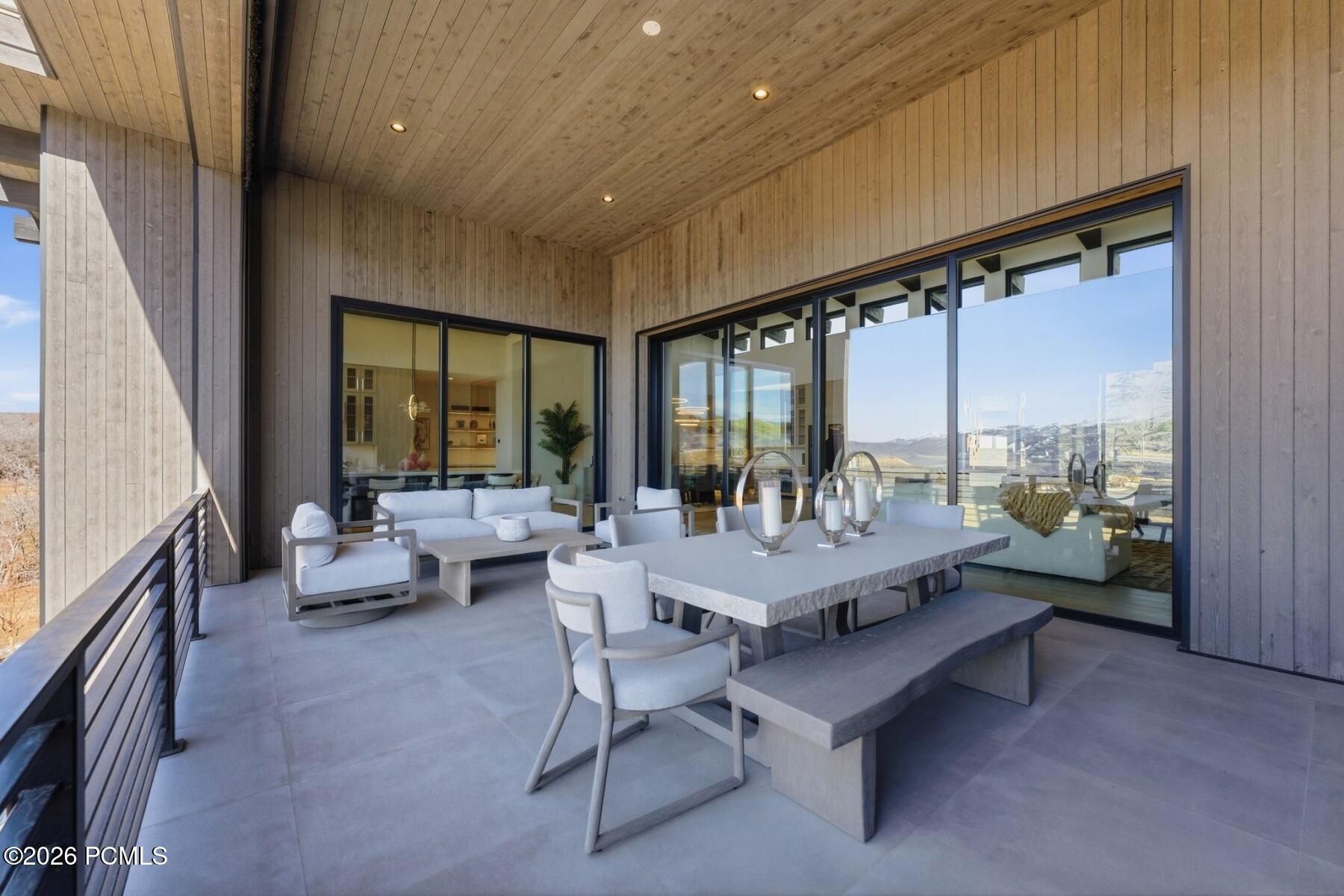 2113 E Reservior View Drive