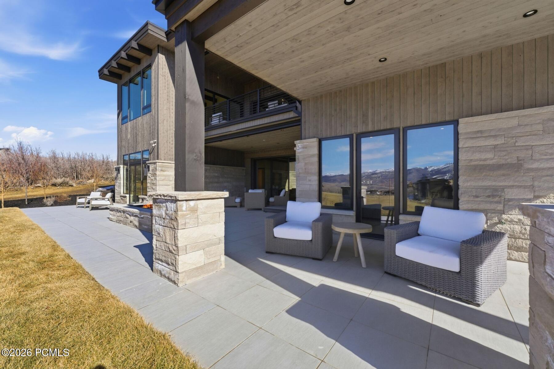 2113 E Reservior View Drive