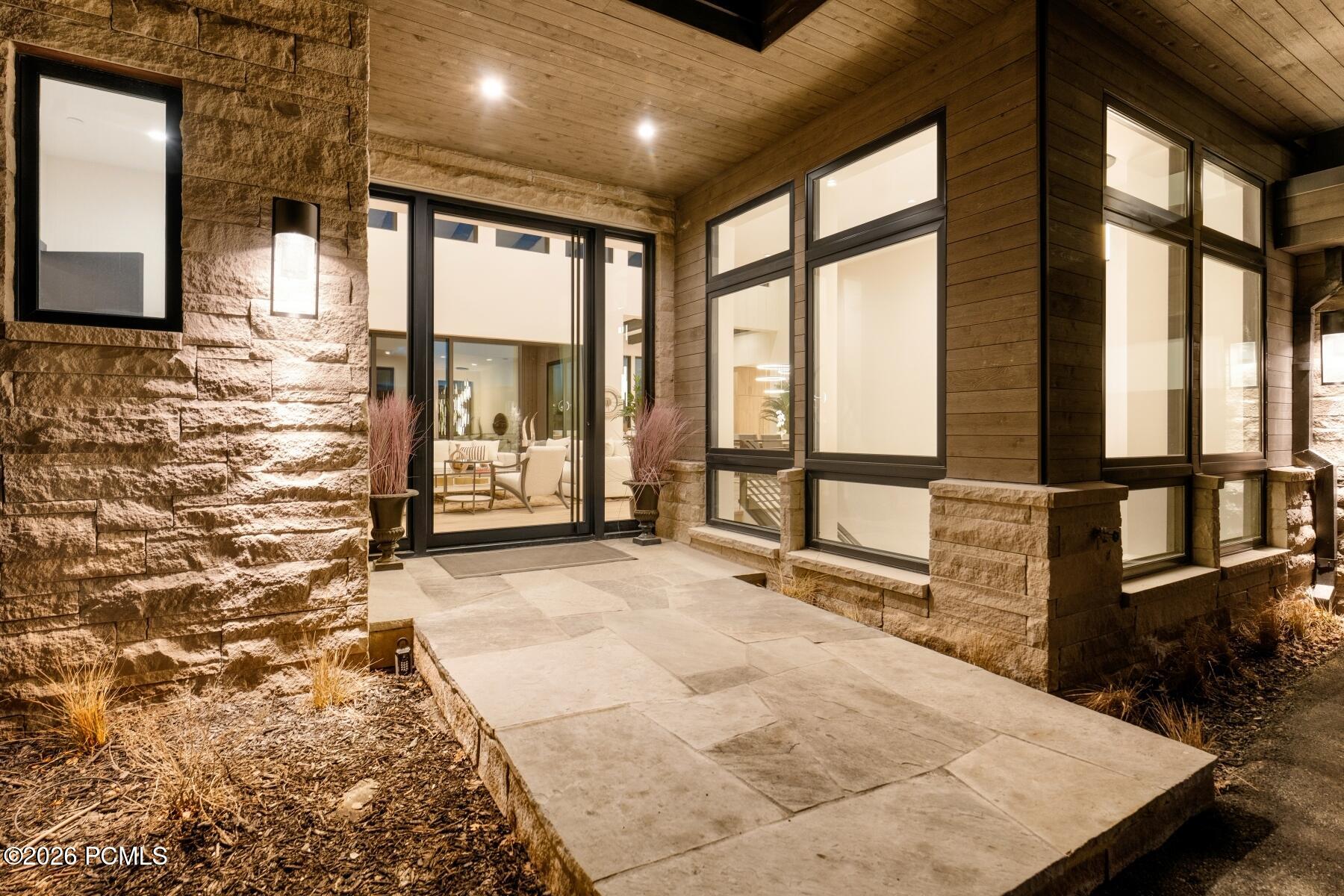 2113 E Reservior View Drive