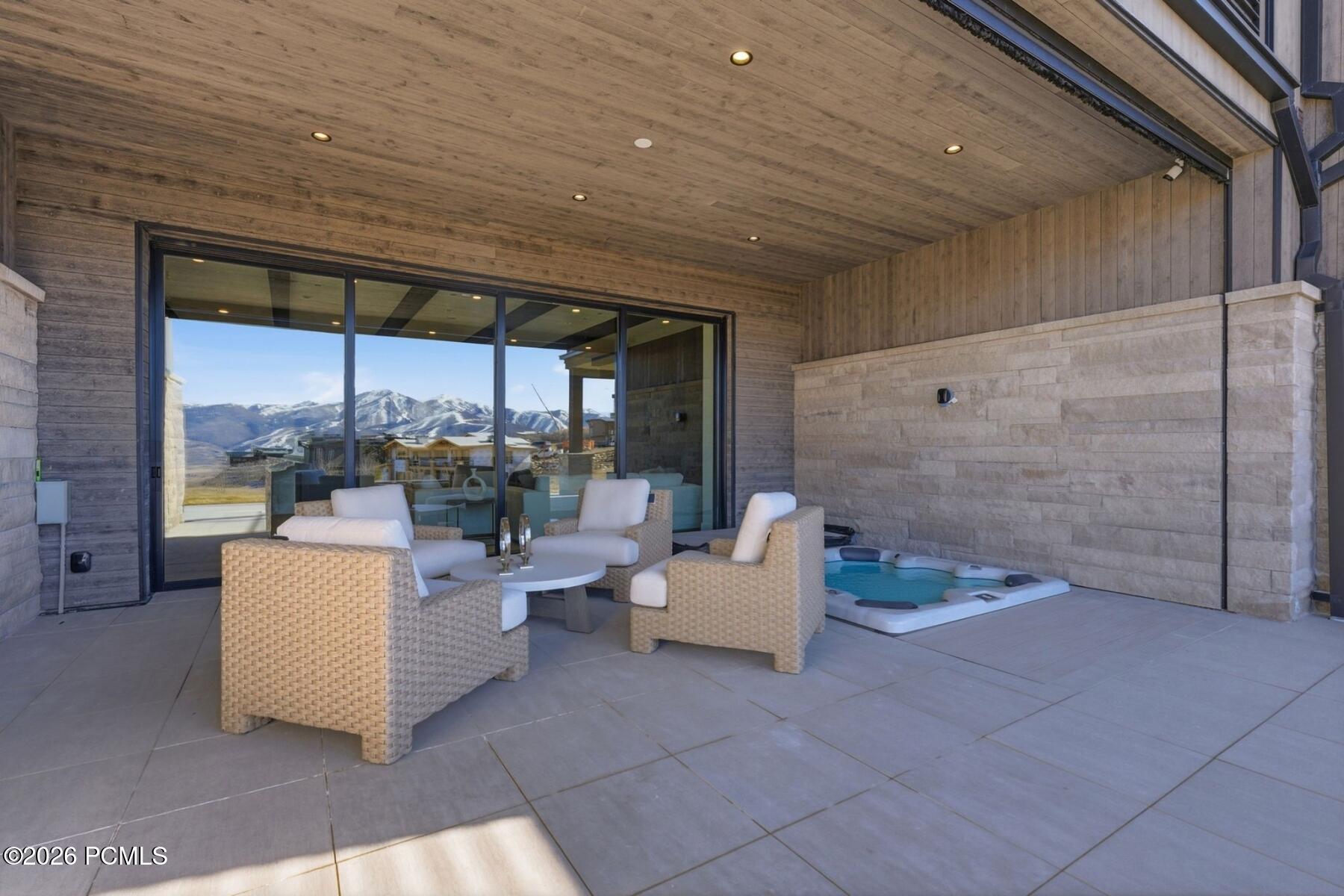 2113 E Reservior View Drive