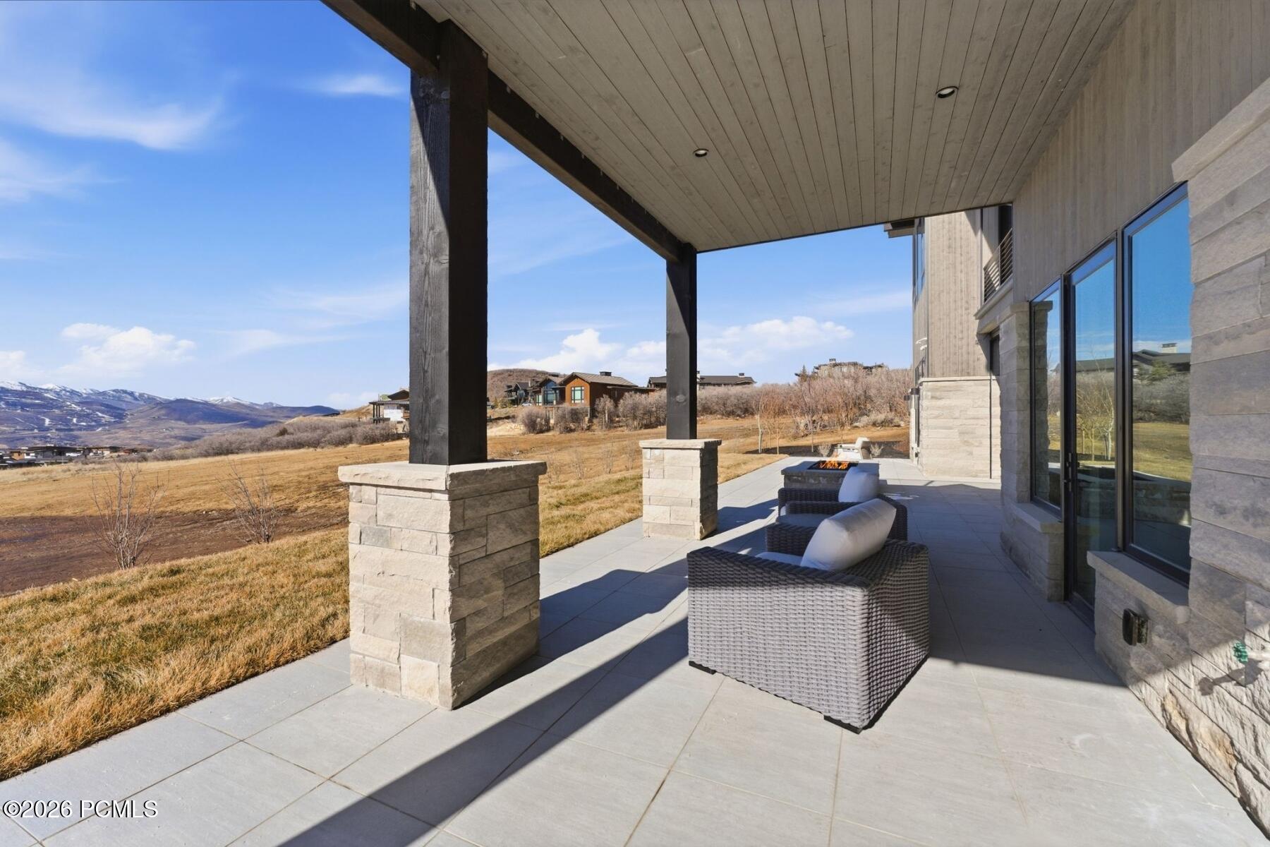 2113 E Reservior View Drive