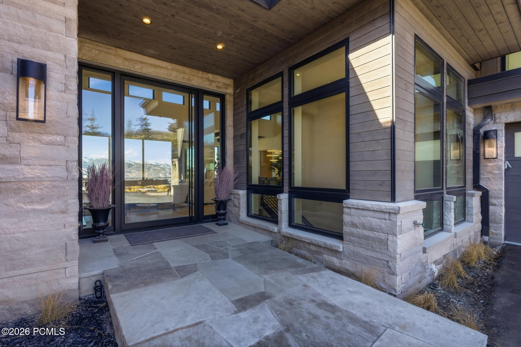 2113 E Reservior View Drive