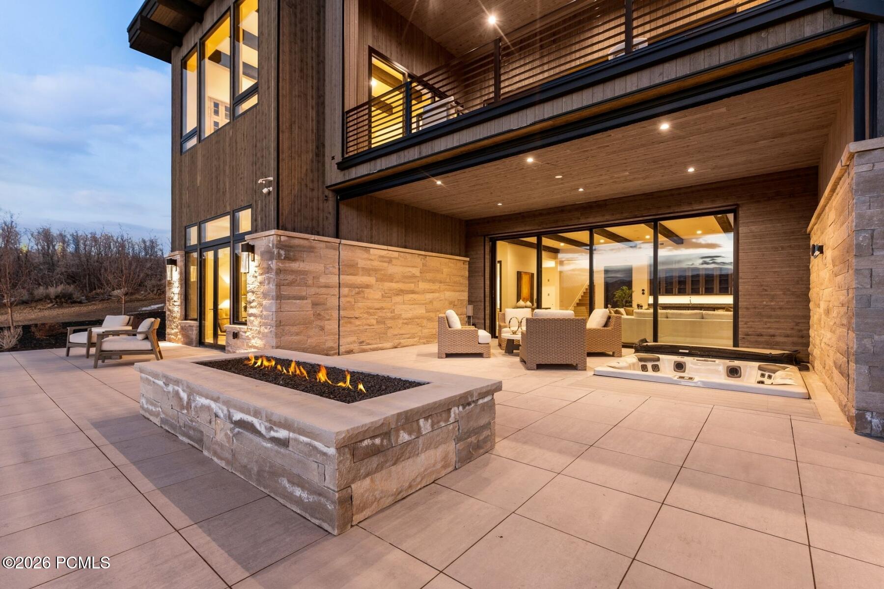 2113 E Reservior View Drive