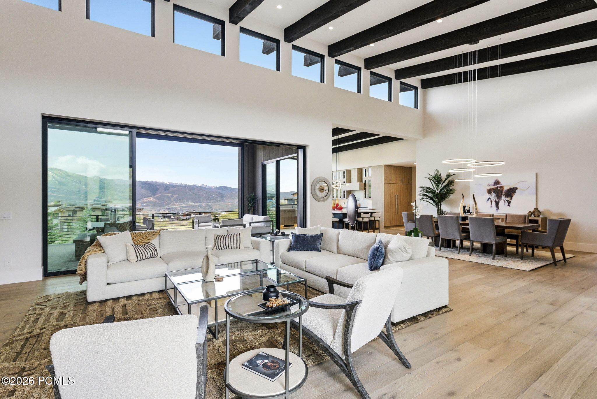 2113 E Reservior View Drive