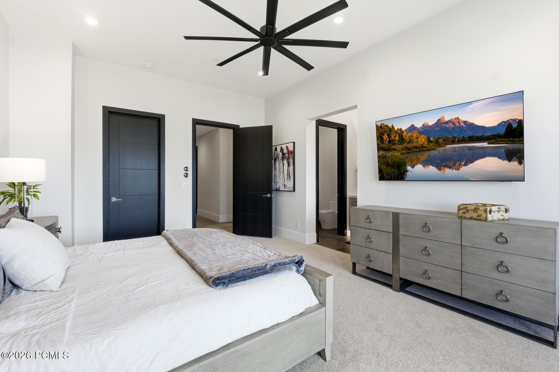2113 E Reservior View Drive