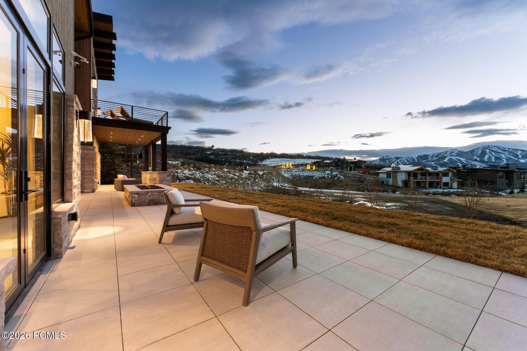 2113 E Reservior View Drive