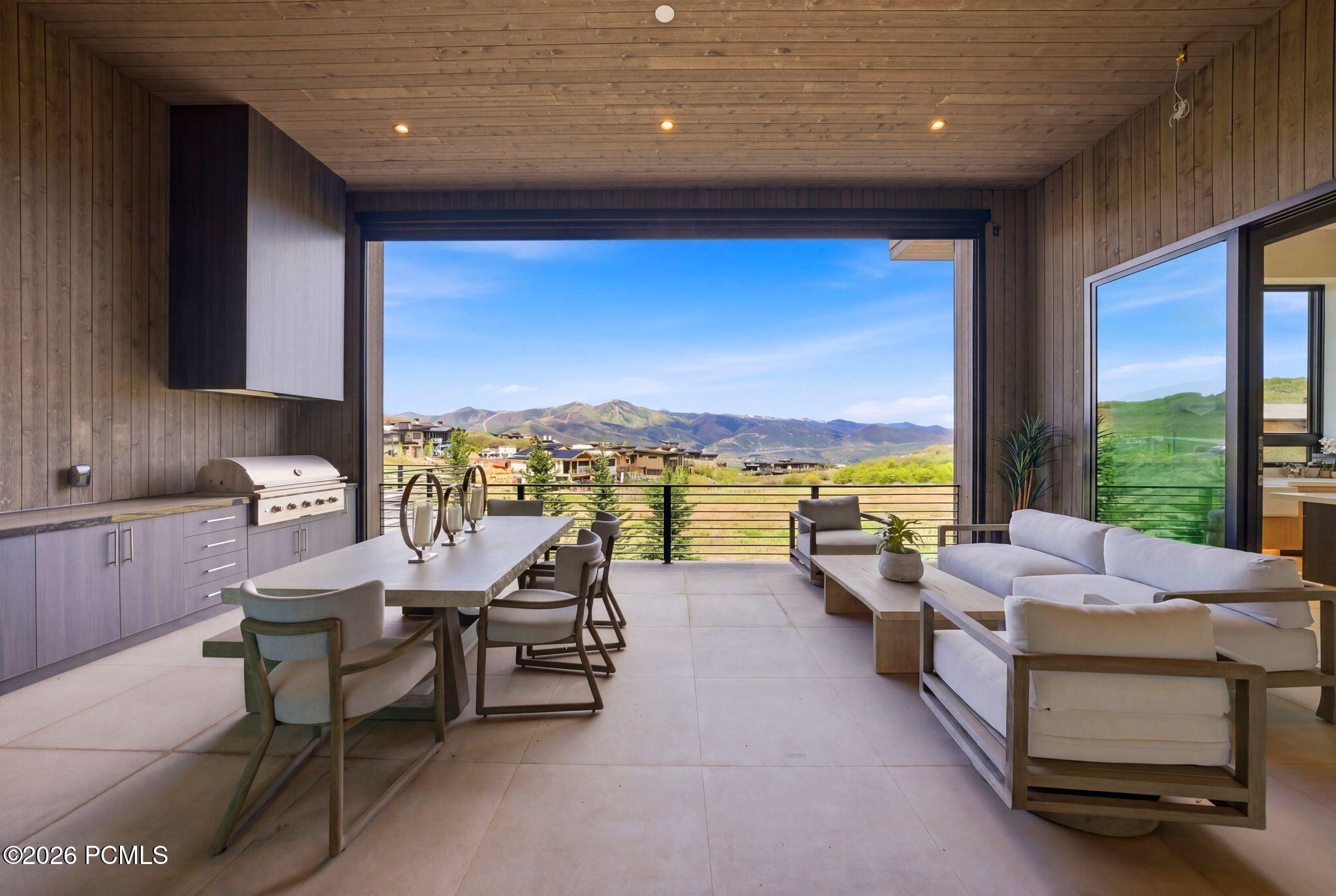 2113 E Reservior View Drive